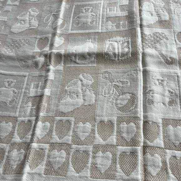 Neutral Heart Pattern Kids Throw Blanket - Cream - Picture 3 of 4